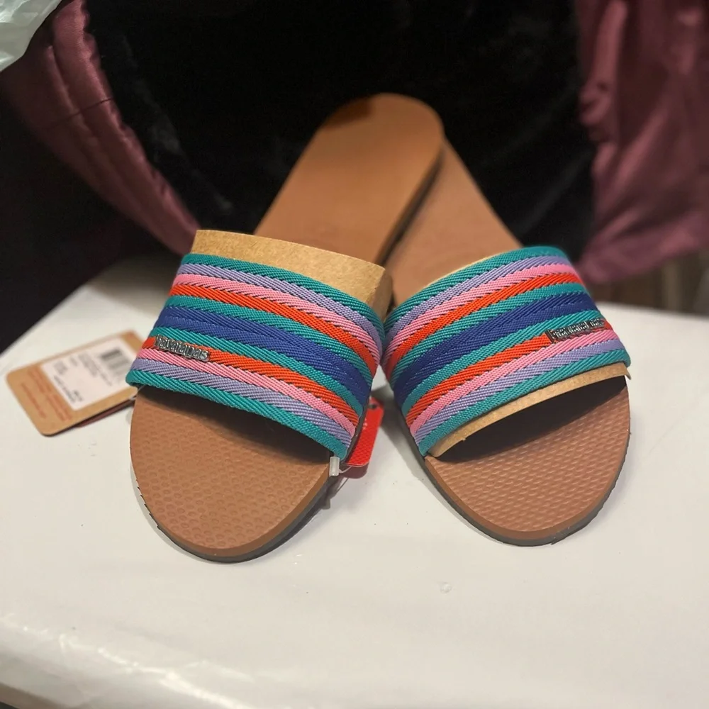 🆕 Women’s Havaiansa Colored Slides Size 39/40 .